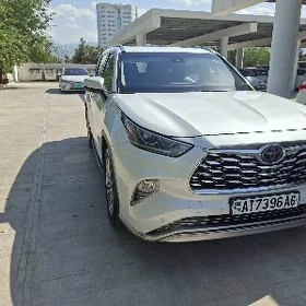 Toyota Highlander 2021
