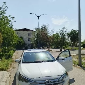 Hyundai Elantra 2020