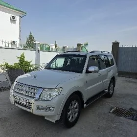 Mitsubishi Pajero 2014