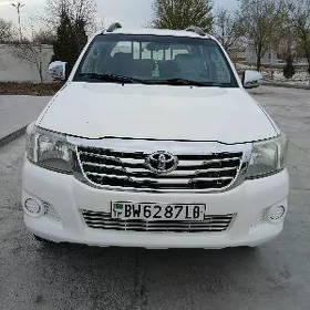 Toyota Hilux 2014