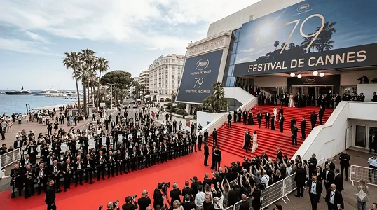 В Каннах открылся 79-й кинофестиваль с участием Альмодовара, Фархади и Хамагути