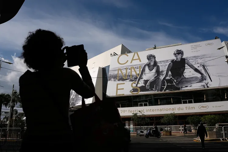 В Каннах открылся 79-й кинофестиваль с участием Альмодовара, Фархади и Хамагути - img 2