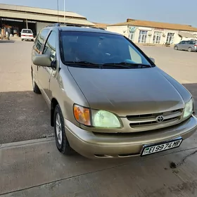 Toyota Sienna 2000