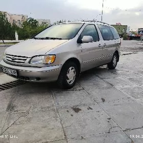 Toyota Sienna 2001