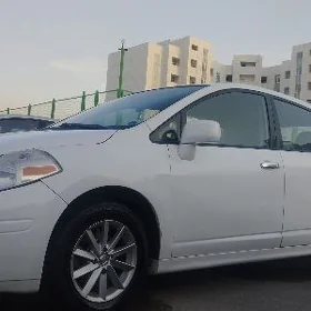 Nissan Versa 2012