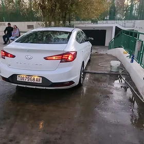 Hyundai Elantra 2020