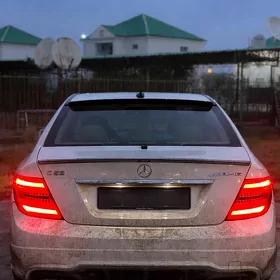 Mercedes-Benz C350 2010