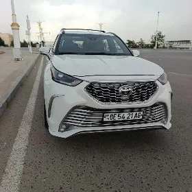 Toyota Highlander 2021