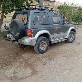 Mitsubishi Pajero 1993
