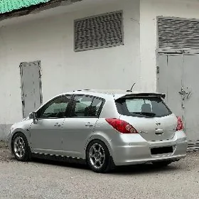 Nissan Versa 2011