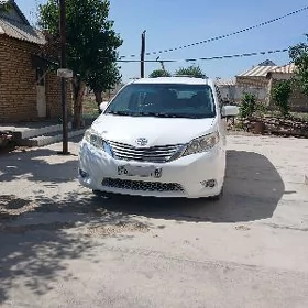 Toyota Sienna 2010