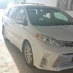 Toyota Sienna 2019