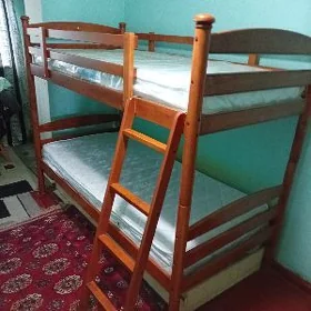 Кровать с матрасами