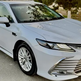 Toyota Camry Hybrid 2021