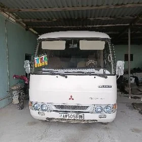 Mitsubishi Rosa 2003