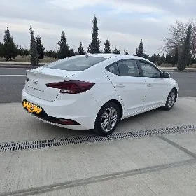 Hyundai Elantra 2020