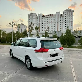 Toyota Sienna 2011
