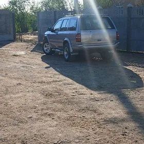 Nissan Pathfinder 1998