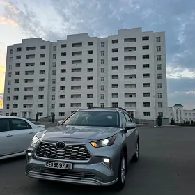 Toyota Highlander 2021