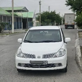 Nissan Tiida 2010