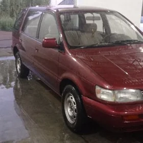 Mitsubishi Chariot 1992