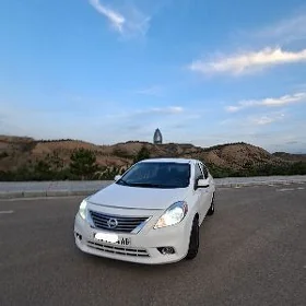 Nissan Versa 2012