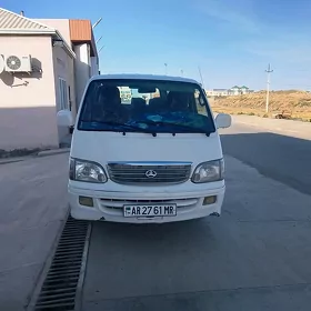 Toyota Hiace 2012