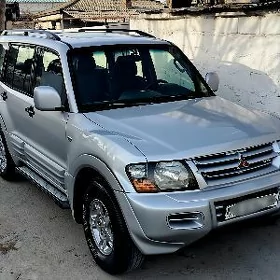Mitsubishi Pajero 2002