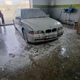 BMW E39 1998