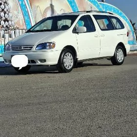 Toyota Sienna 2002
