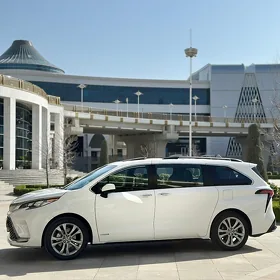 Toyota Sienna 2021