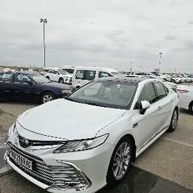 Toyota Camry 2021