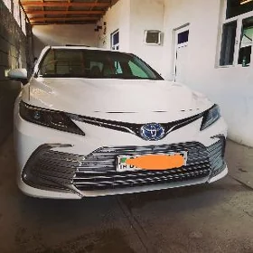 Toyota Camry Hybrid 2021