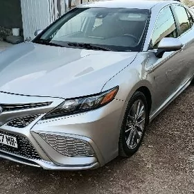 Toyota Camry Hybrid 2021