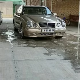 Mercedes-Benz E320 2001
