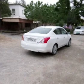 Nissan Versa 2011