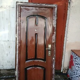 Продаётся дверь