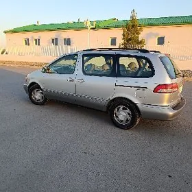 Toyota Sienna 2003
