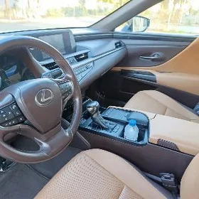 Lexus ES 300h 2020