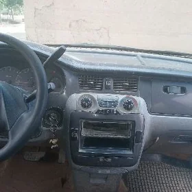 Hyundai Trajet 2002