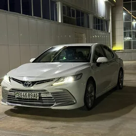 Toyota Camry 2021