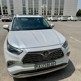 Toyota Highlander 2021