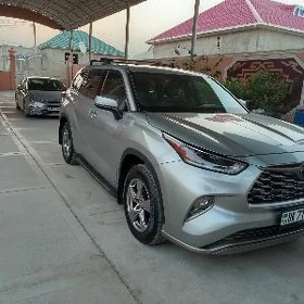 Toyota Highlander 2021
