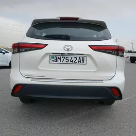 Toyota Highlander 2021