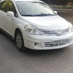 Nissan Tiida 2011