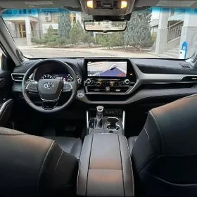 Toyota Highlander 2021