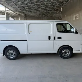 Nissan Urvan 2010