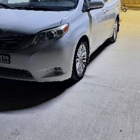 Toyota Sienna 2010