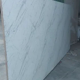 Ýük maşynlañ bortunyñ içine