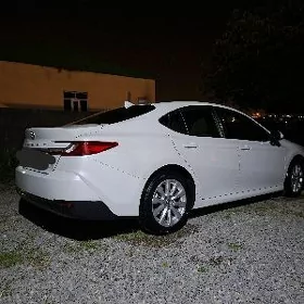 Toyota Camry Hybrid 2025